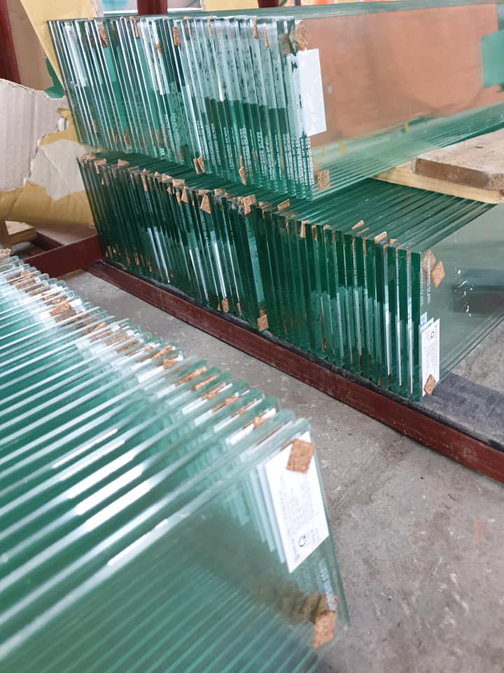 Lắp đặt Kính chống cháy cải thiện an ninh và an toàn trong các tòa nhà thương mại như thế nào?