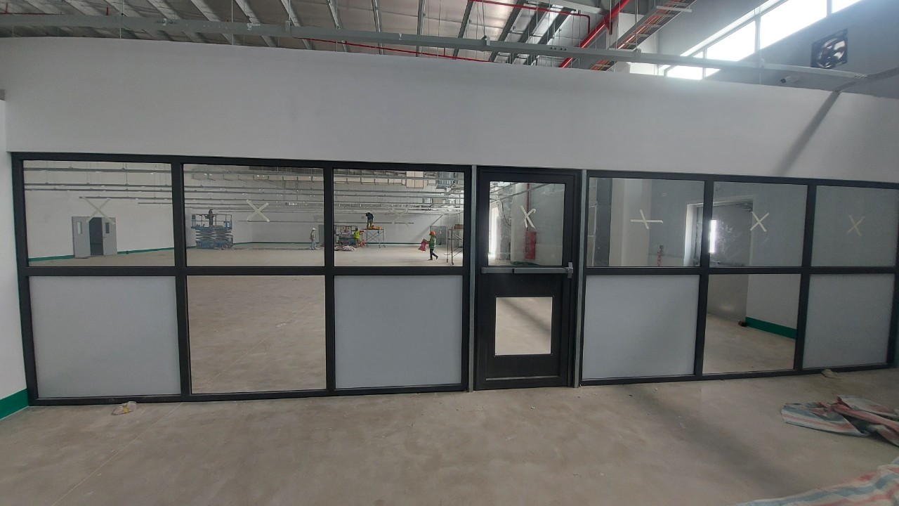 Cửa kính chống cháy là gì? Phân loại và ứng dụng