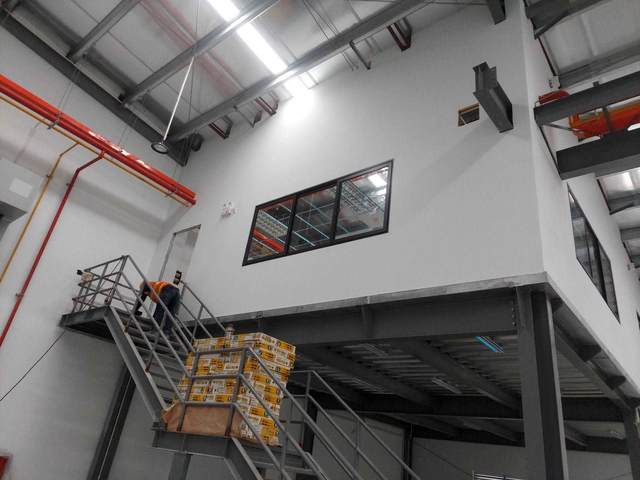 Tìm hiểu về vách kính chống cháy chất lượng trên thị trường