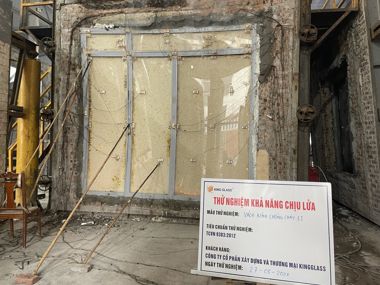 Đặc điểm kỹ thuật và sử dụng các hệ thống kính chống cháy tiêu chuẩn quốc tế.