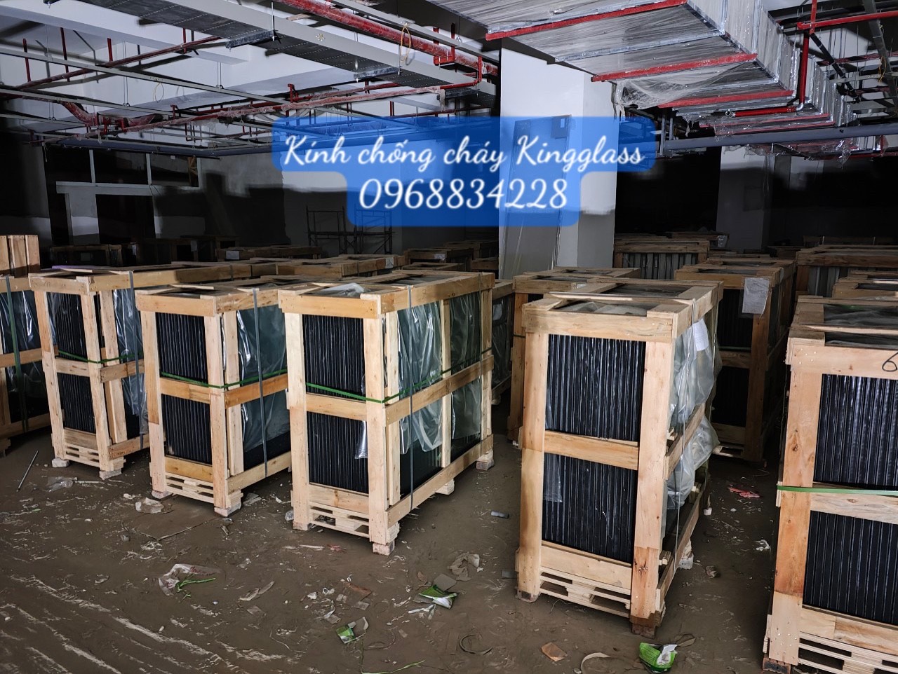 Tại sao kính chống cháy lại cần thiết trong văn phòng hiện đại?