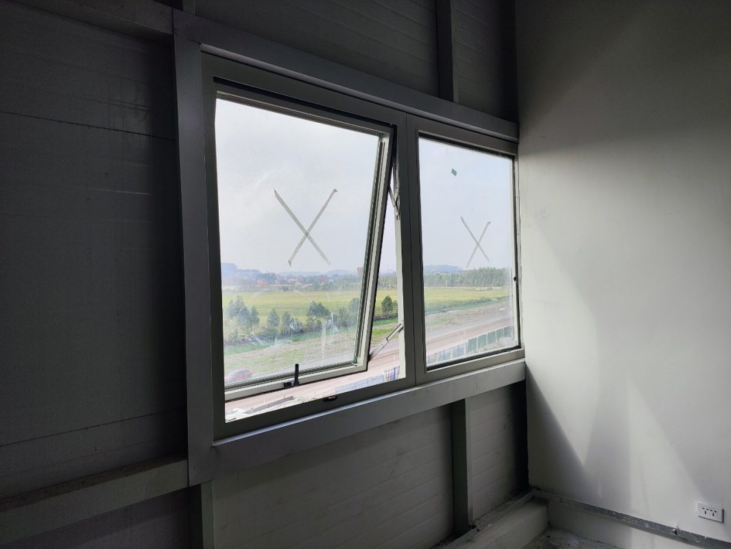 cua-so-mo-hat-kinh-chong-chay-e60