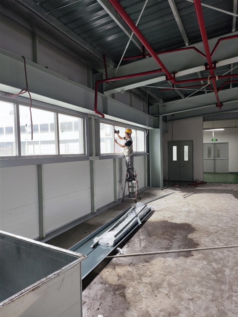 TỐI ƯU AN TOÀN NHÀ MÁY BẰNG KÍNH CHỐNG CHÁY EI60 TRONG QUÁ TRÌNH CẢI TẠO