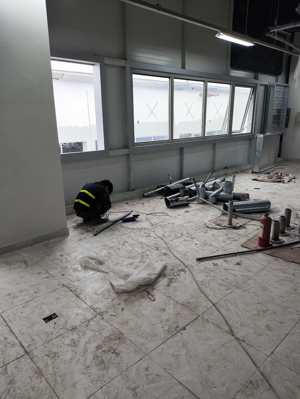 sử dụng cửa kính chống cháy ei60