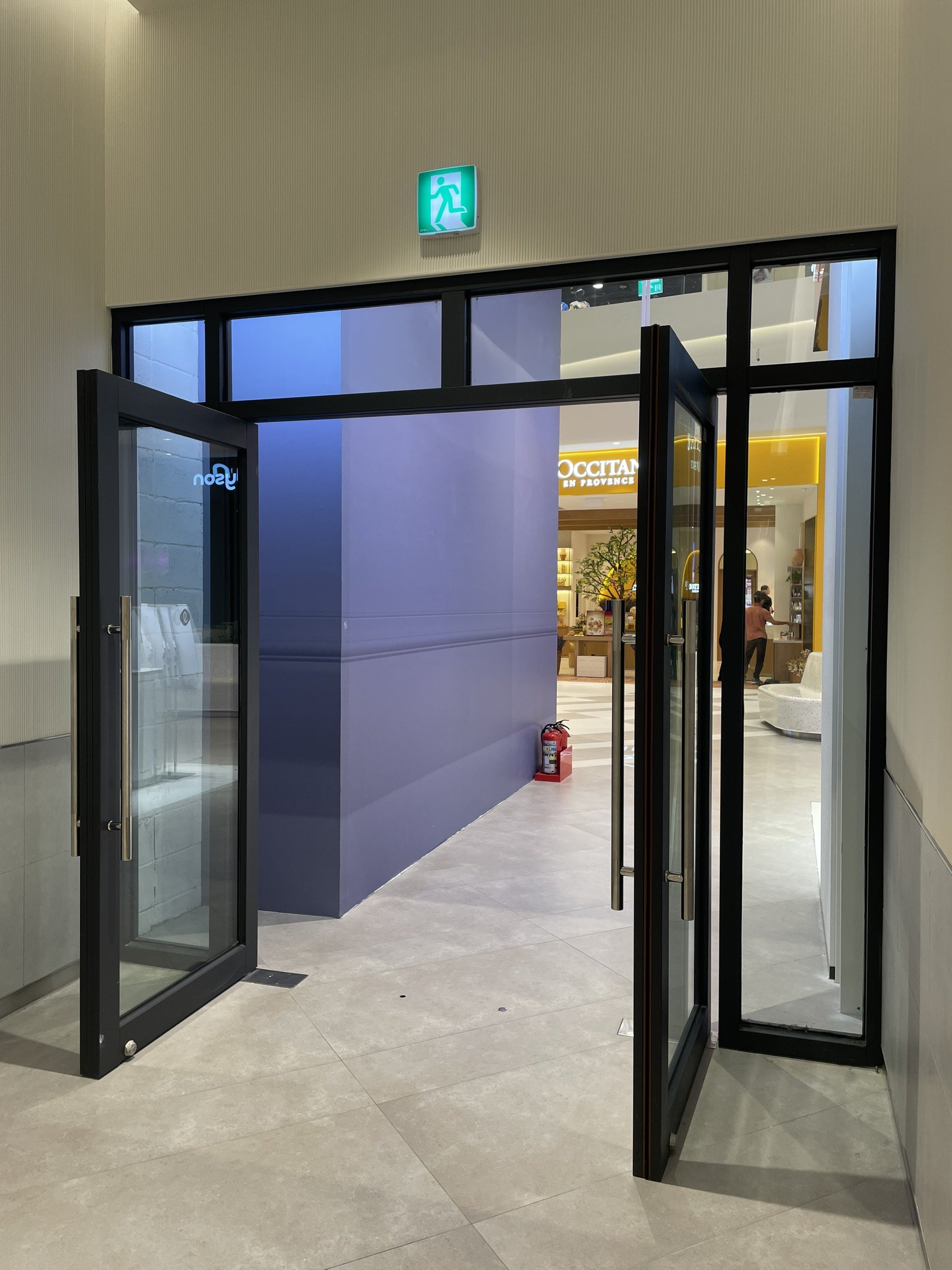 KÍNH CHỐNG CHÁY EI60 – GIẢI MÃ VÌ SAO LÀ ƯU TIÊN CỦA KIẾN TRÚC VĂN PHÒNG CAO CẤP ?