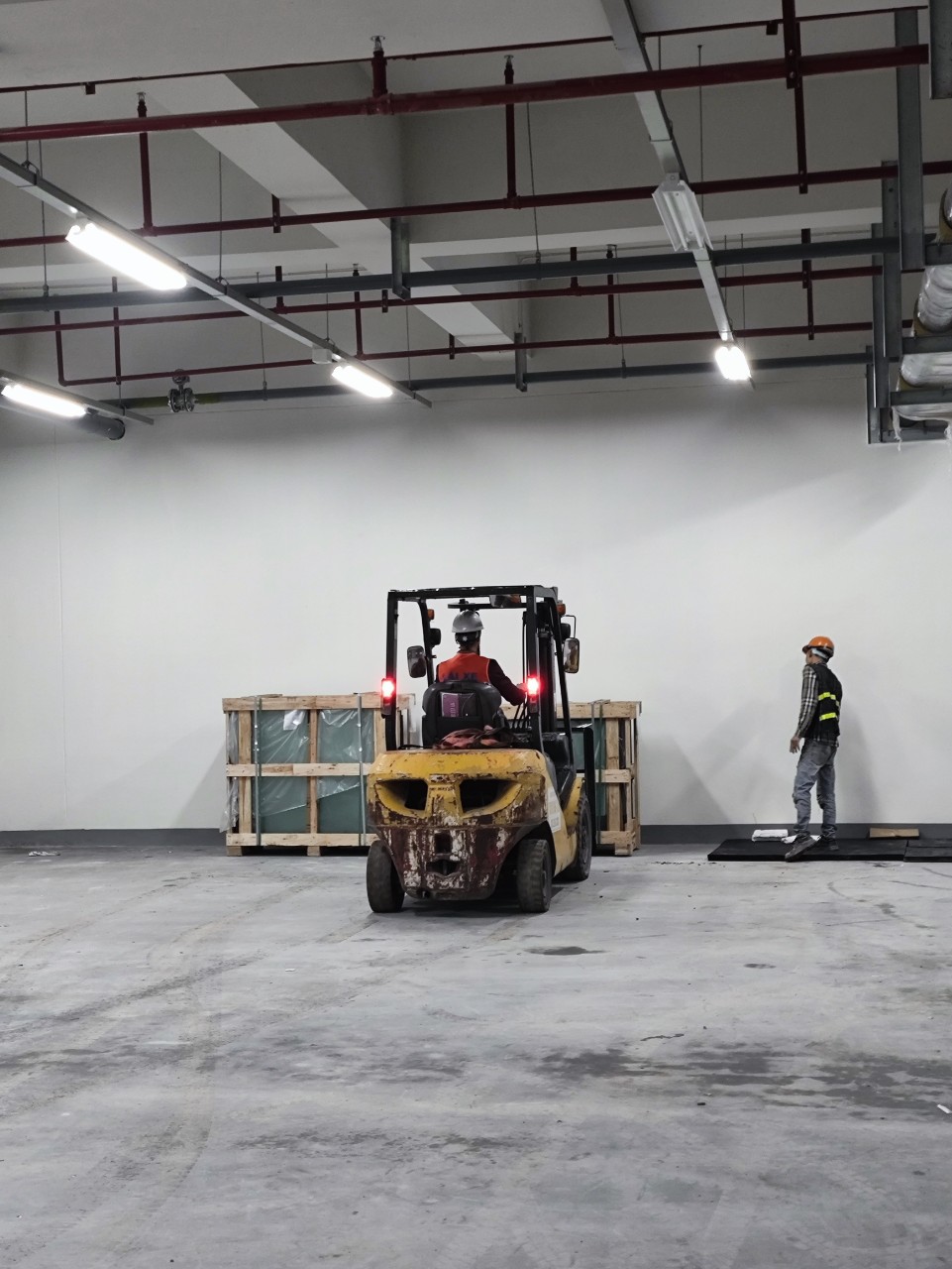 lắp đặt kính chống cháy