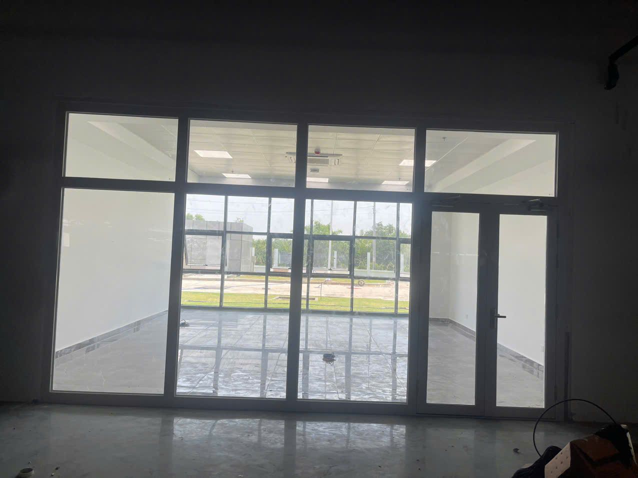 KÍNH CHỐNG CHÁY TRONG CẢI TẠO TRƯỜNG HỌC: AN TOÀN CHO HỌC SINH, AN TÂM CHO NHÀ TRƯỜNG