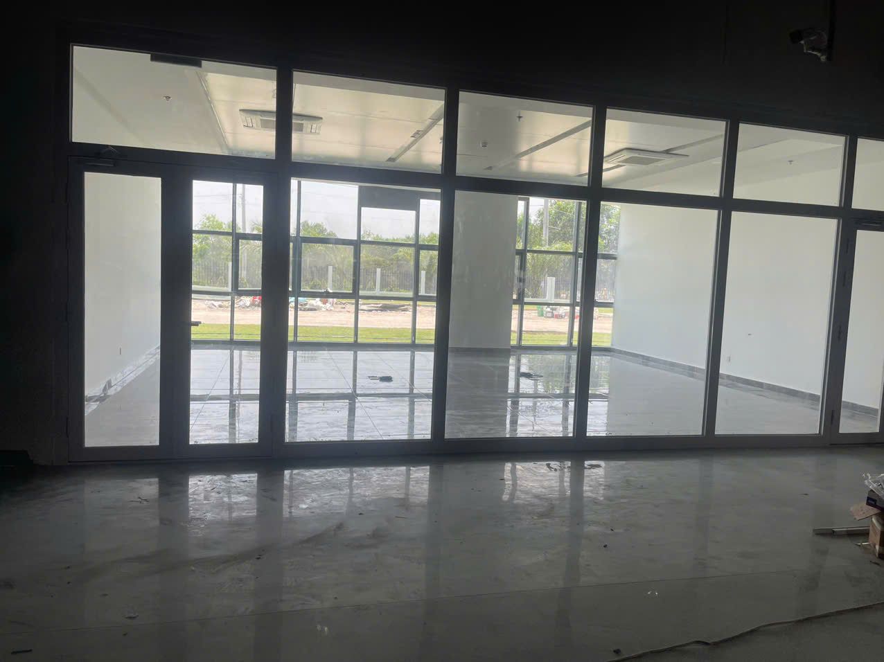 AN TÂM TRƯỚC LỬA: 5 LỢI ÍCH NỔI BẬT KHI LẮP ĐẶT VÁCH KÍNH CHỐNG CHÁY